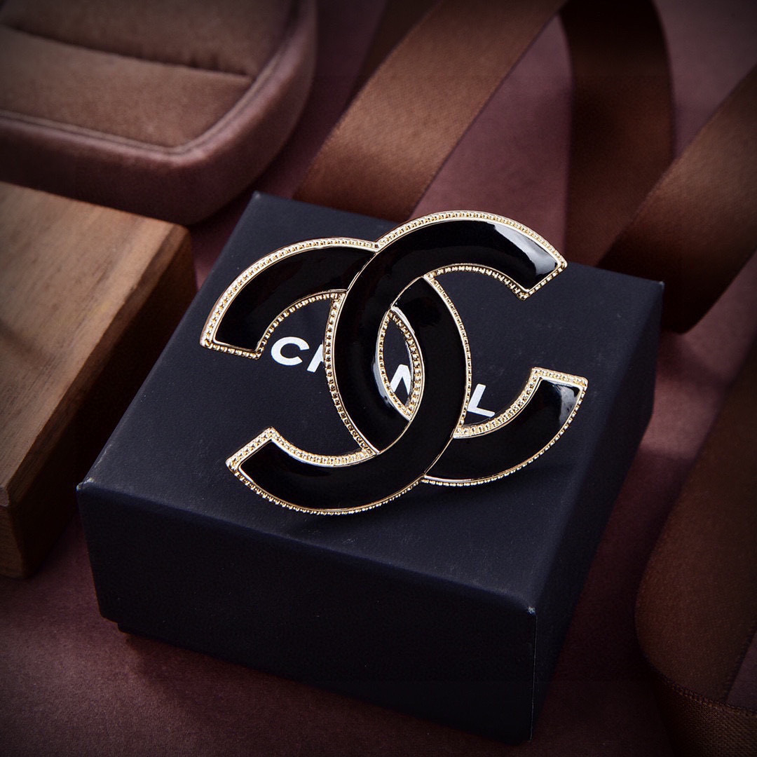 Chanel CC Logo Enamel Brooch brooch Gold-tone metal with black enamel and white enamel options 4 5cm width
