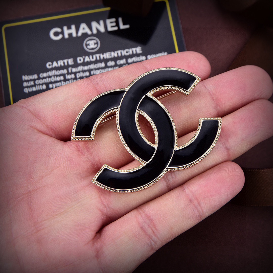 Chanel CC Logo Enamel Brooch brooch Gold-tone metal with black enamel and white enamel options 4 5cm width