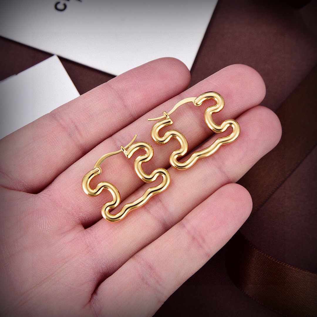 Celine Precious Wavy Hoop earrings 18k gold tone metal no gemstones 2 5cm hoop diameter
