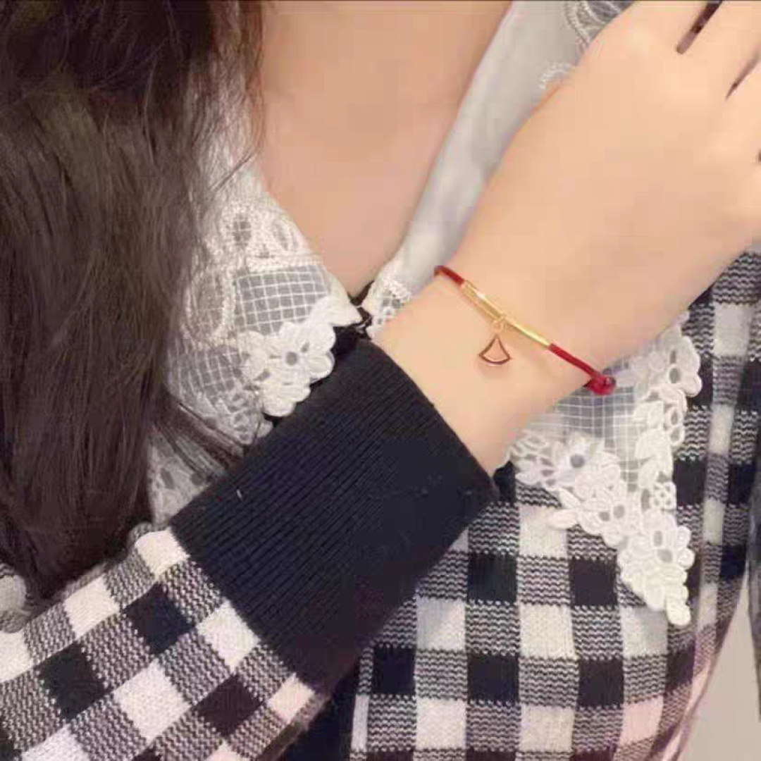 Bvlgari Divas Dream bracelet yellow gold metal red cord red enamel charm adjustable sliding knot fits 15-19cm wrist
