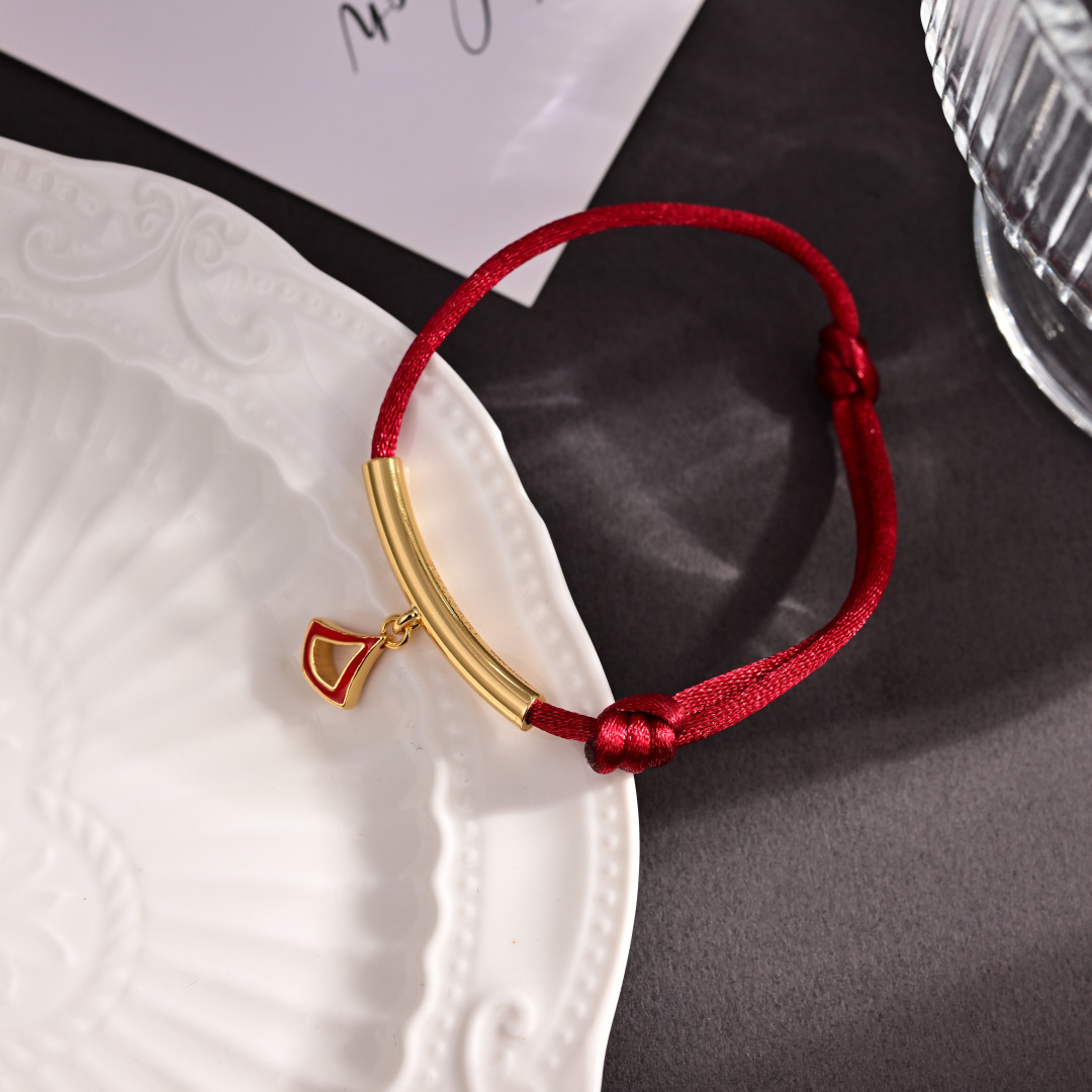 Bvlgari Divas Dream bracelet yellow gold metal red cord red enamel charm adjustable sliding knot fits 15-19cm wrist