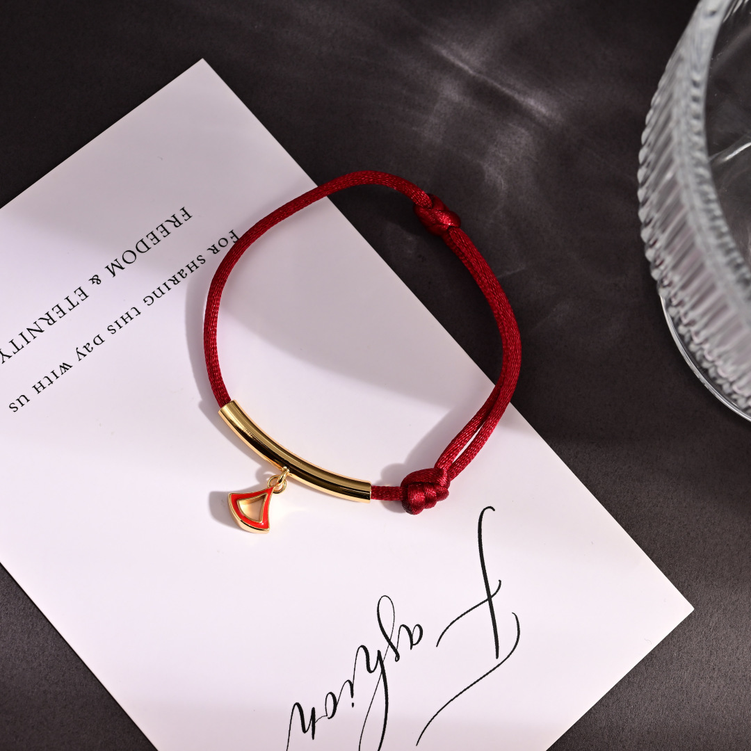 Bvlgari Divas Dream bracelet yellow gold metal red cord red enamel charm adjustable sliding knot fits 15-19cm wrist