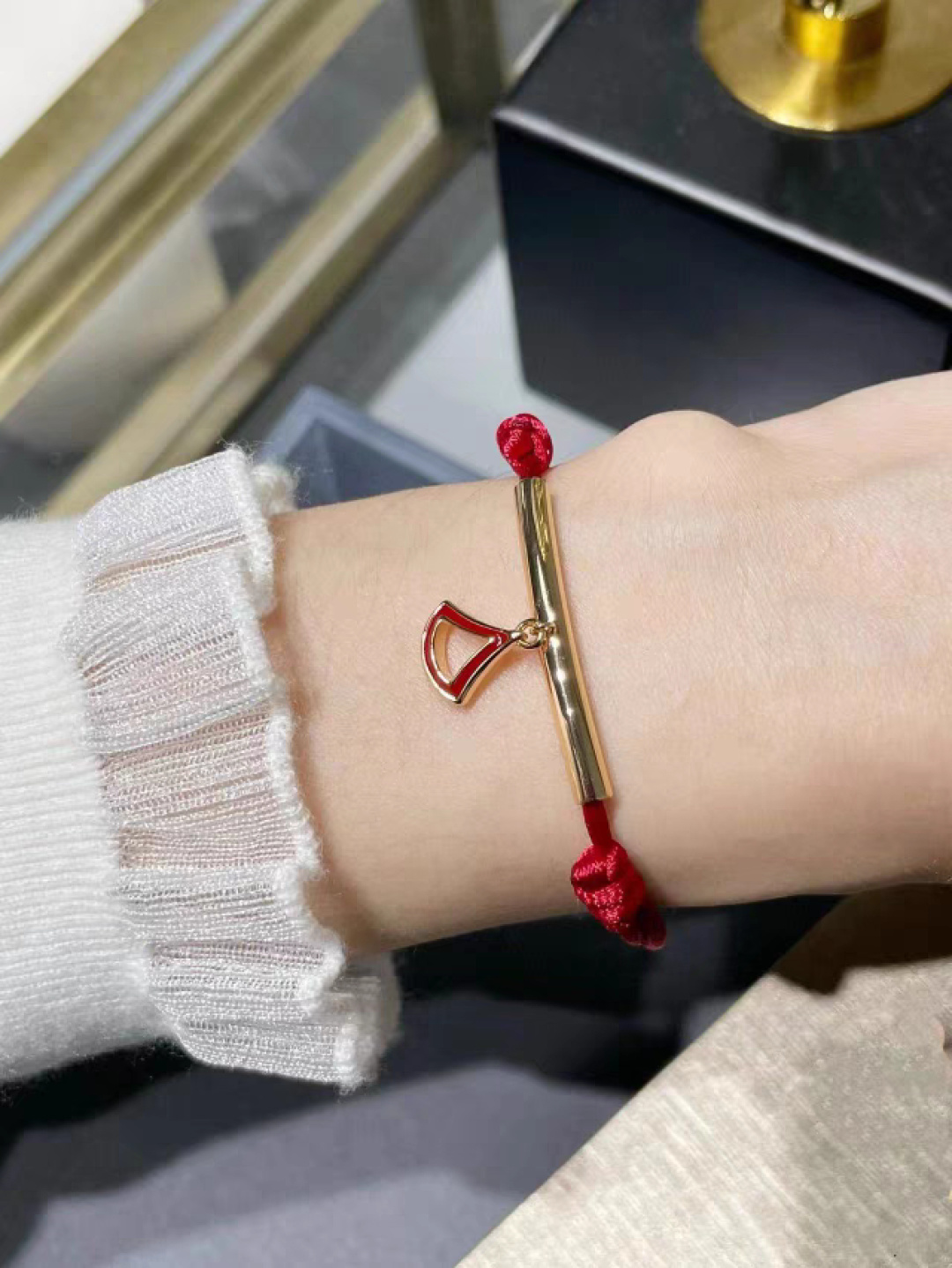 Bvlgari Divas Dream bracelet yellow gold metal red cord red enamel charm adjustable sliding knot fits 15-19cm wrist