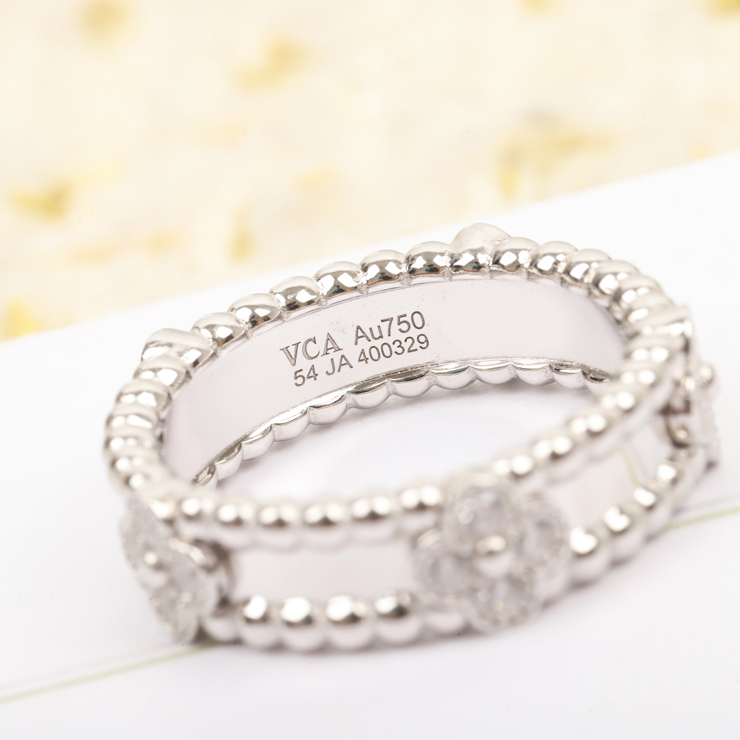 Luxury necklace
