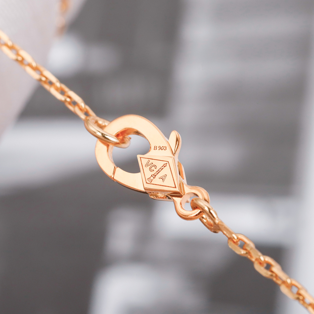Van Cleef Arpels Lucky Spring bracelet Rose gold white mother-of-pearl red carnelian black onyx 18cm