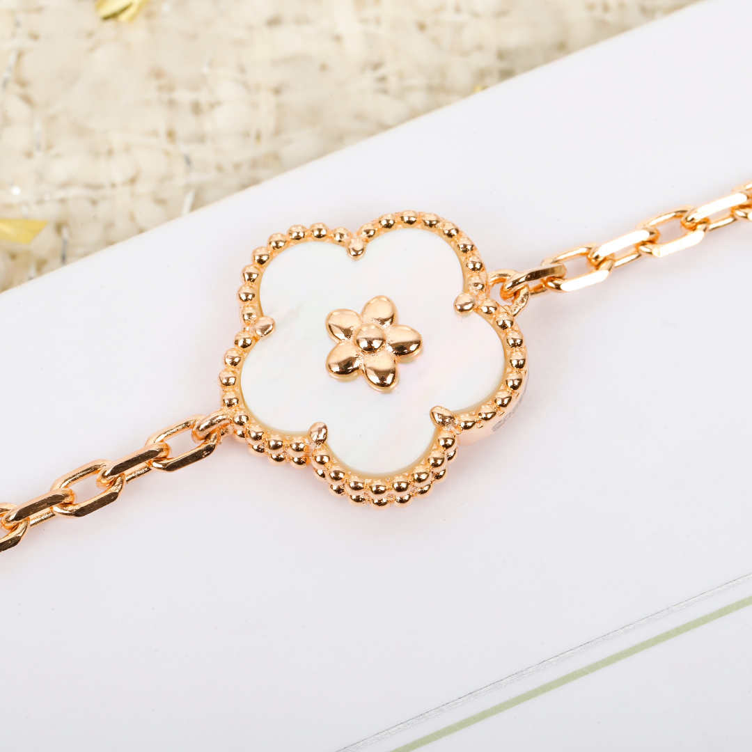 Van Cleef Arpels Lucky Spring bracelet Rose gold white mother-of-pearl red carnelian black onyx 18cm
