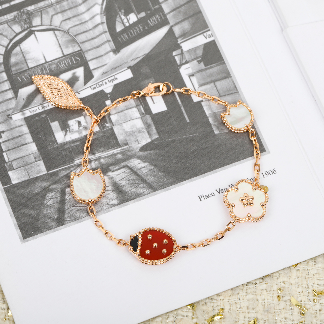 Van Cleef Arpels Lucky Spring bracelet Rose gold white mother-of-pearl red carnelian black onyx 18cm