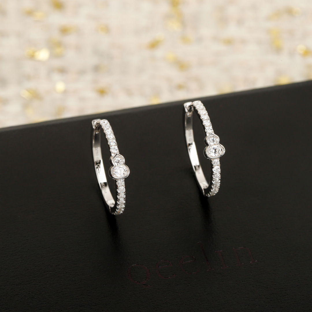 Qeelin Wulu Mini Solitaires earrings 18k white gold with diamonds 18k rose gold with diamonds mini hoop