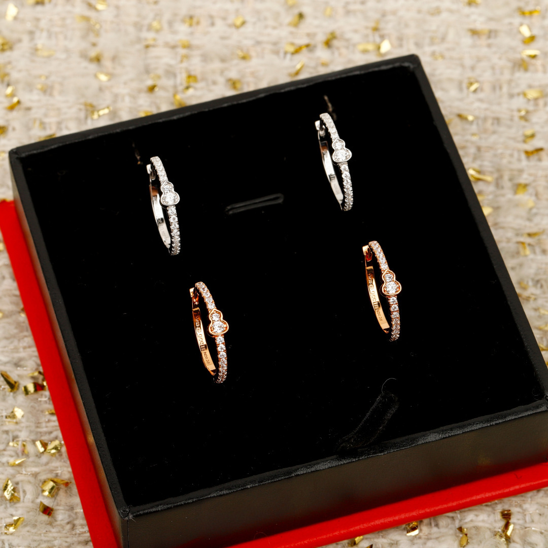 Qeelin Wulu Mini Solitaires earrings 18k white gold with diamonds 18k rose gold with diamonds mini hoop