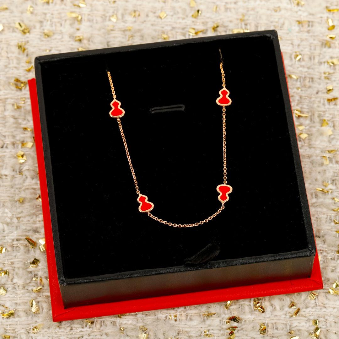 Qeelin Wulu Mini Solitaires 7 Mini necklace 18k rose gold with red carnelian inlay 42cm with 5cm extender