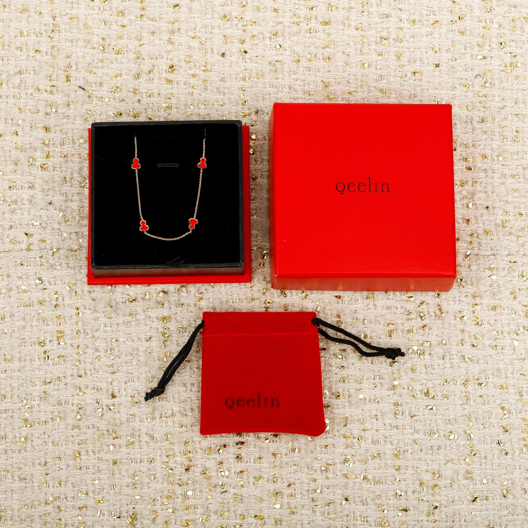 Qeelin Wulu Mini Solitaires 7 Mini necklace 18k rose gold with red carnelian inlay 42cm with 5cm extender