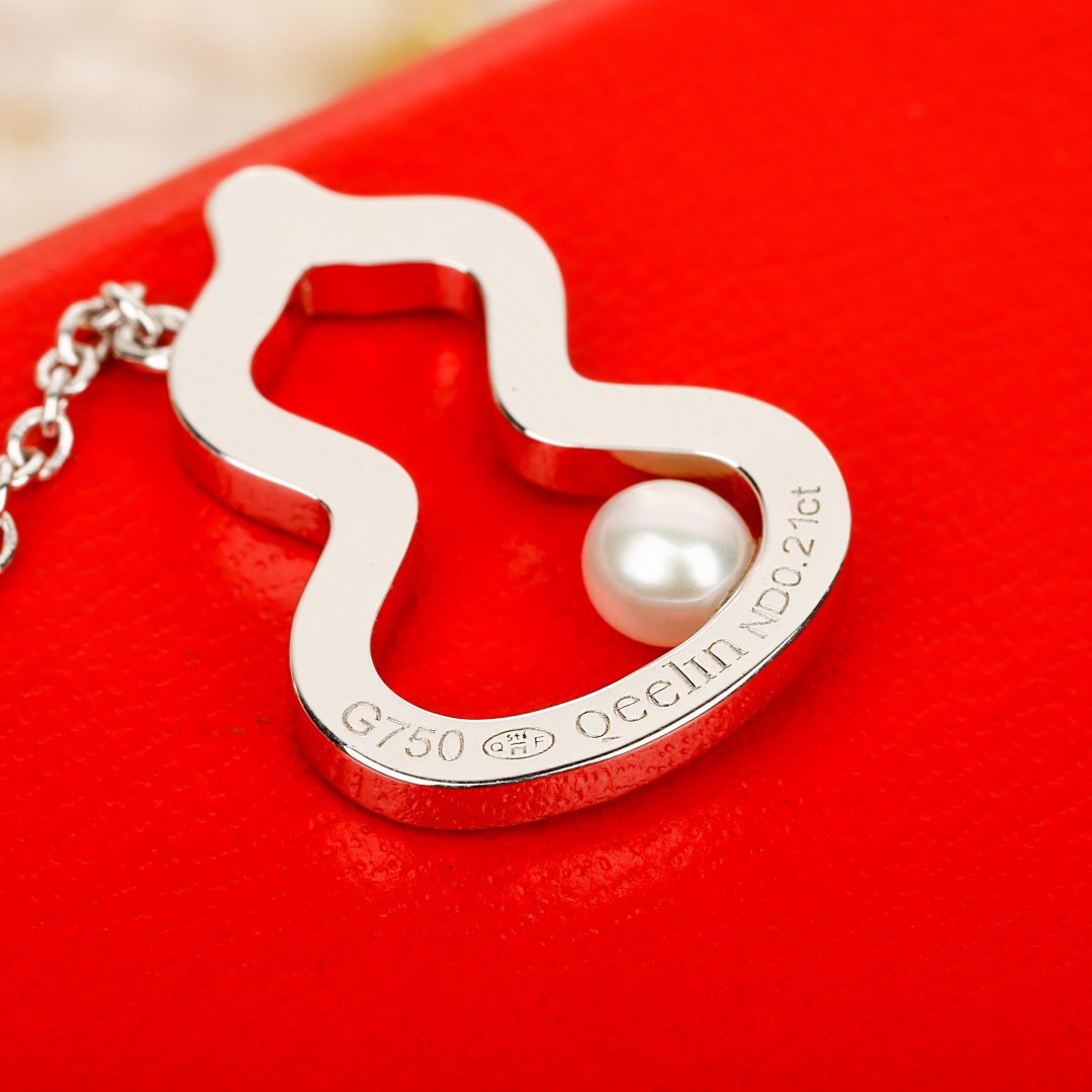 Qeelin Wulu earrings 18K white gold white diamond white pearl 2 5cm drop length