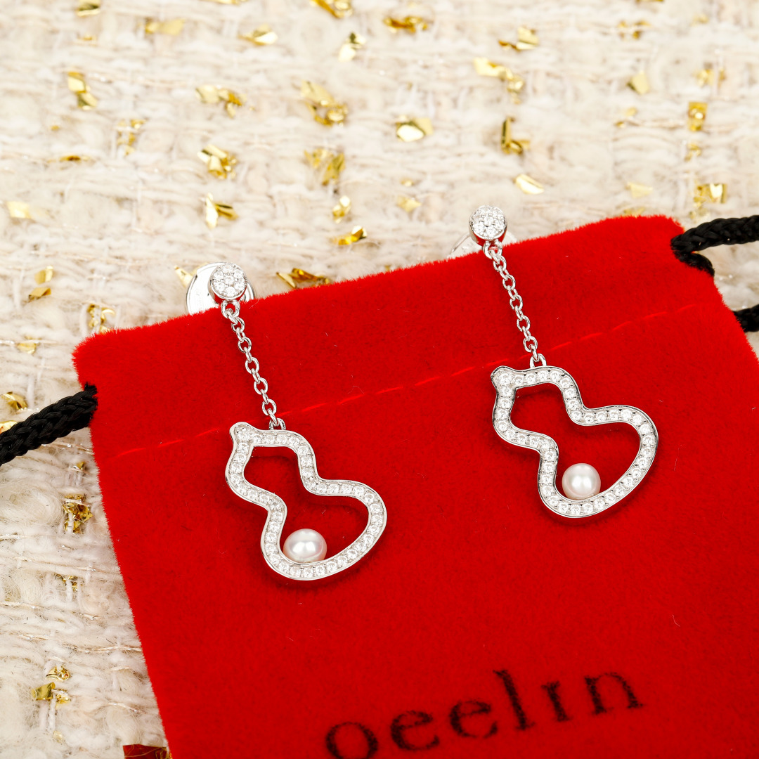 Qeelin Wulu earrings 18K white gold white diamond white pearl 2 5cm drop length
