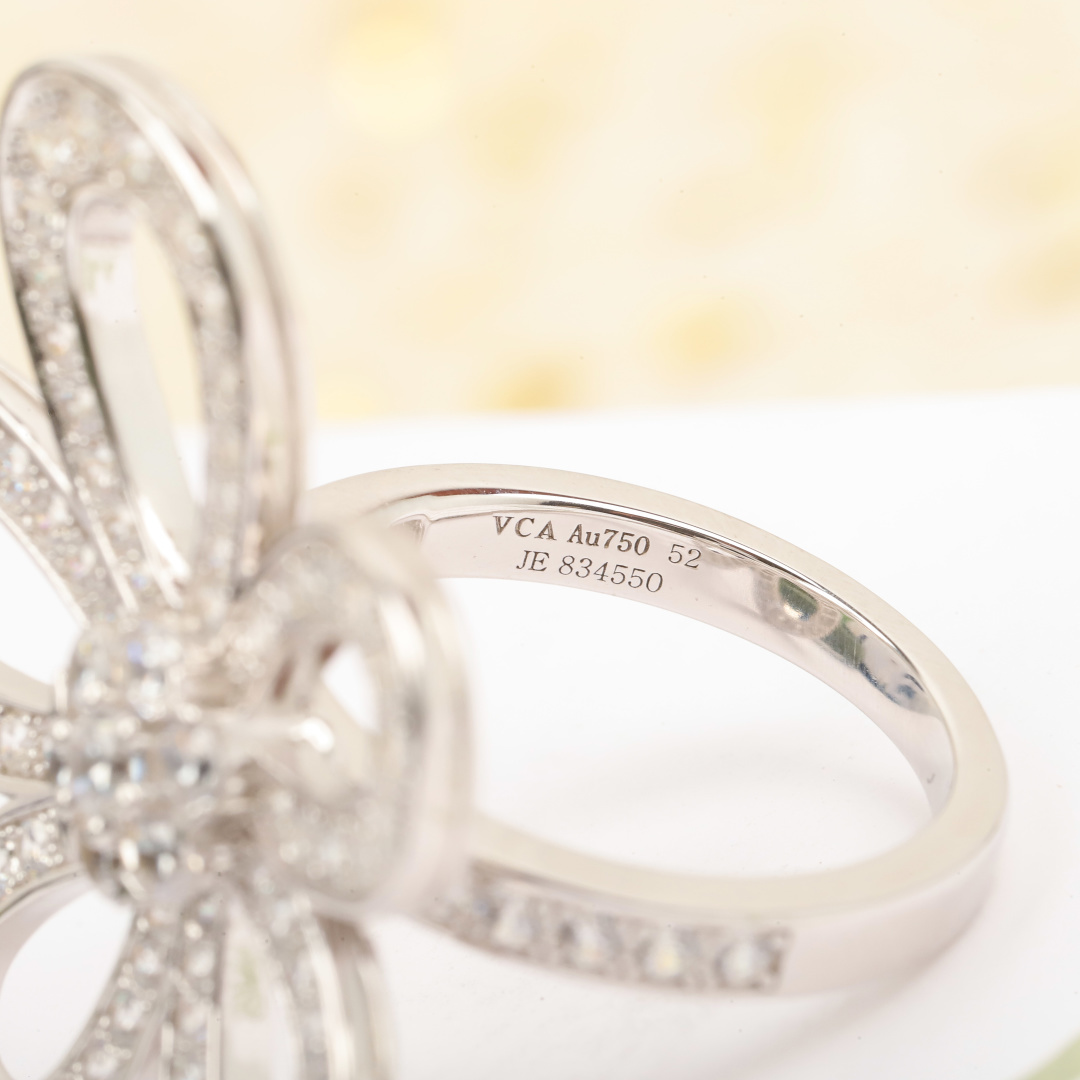 Van Cleef Arpels Flowerlace ring 18K white gold diamond 52