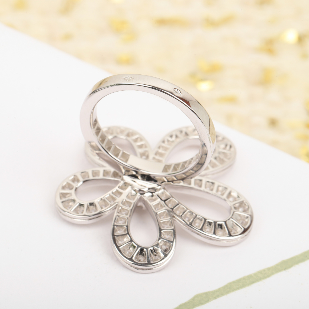 Van Cleef Arpels Flowerlace ring 18K white gold diamond 52