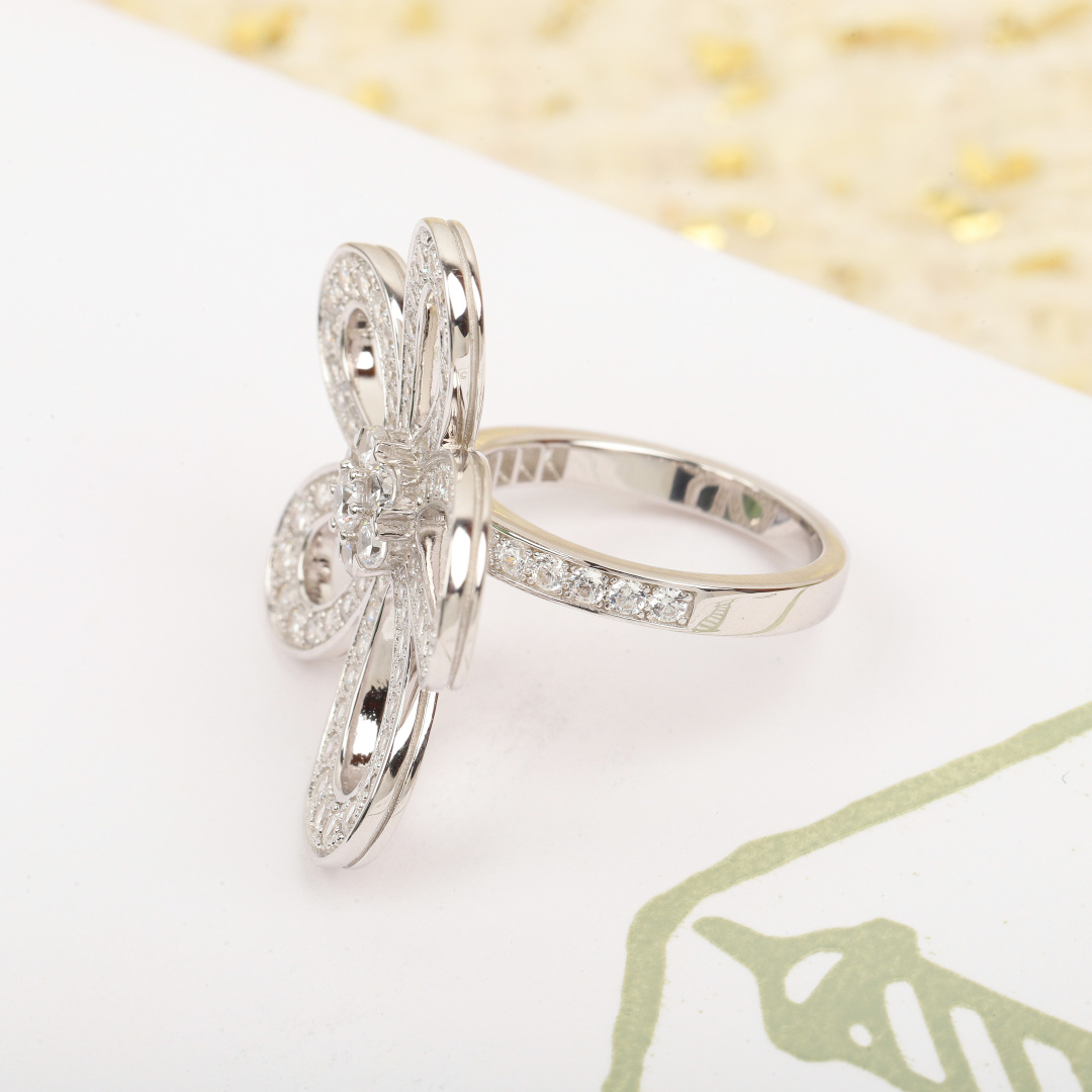 Van Cleef Arpels Flowerlace ring 18K white gold diamond 52