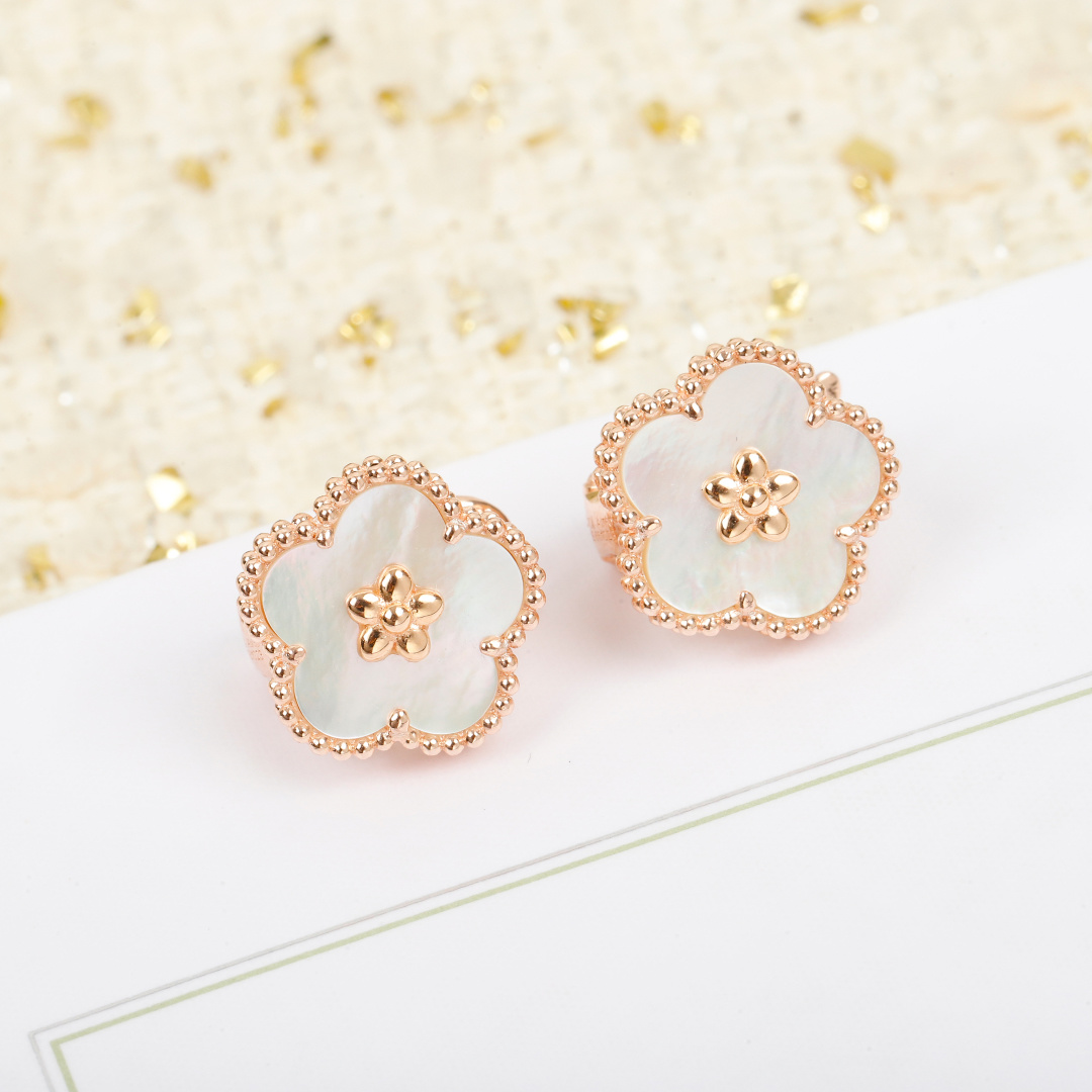 Van Cleef Arpels Lucky Spring Plum Blossom earrings 18K rose gold white mother-of-pearl 15mm diameter