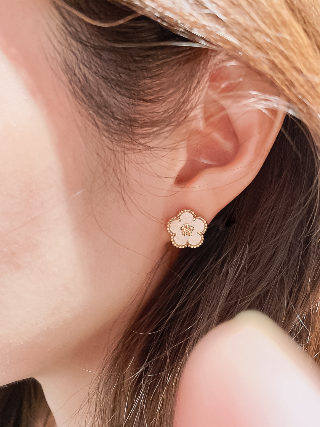 Van Cleef Arpels Lucky Spring Plum Blossom earrings 18K rose gold white mother-of-pearl 15mm diameter