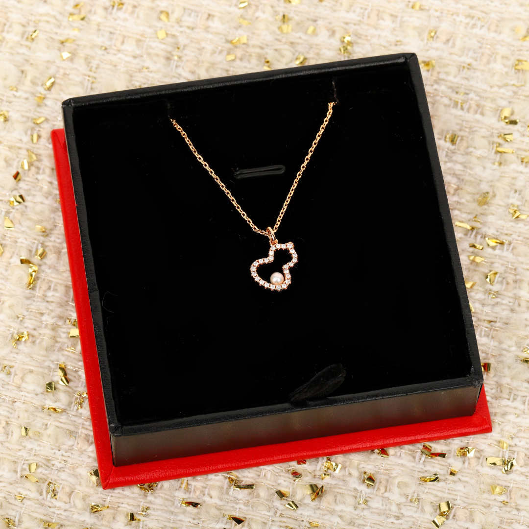 Qeelin Wulu Pearl Gourd necklace 18K rose gold white pearl clear diamond 42cm