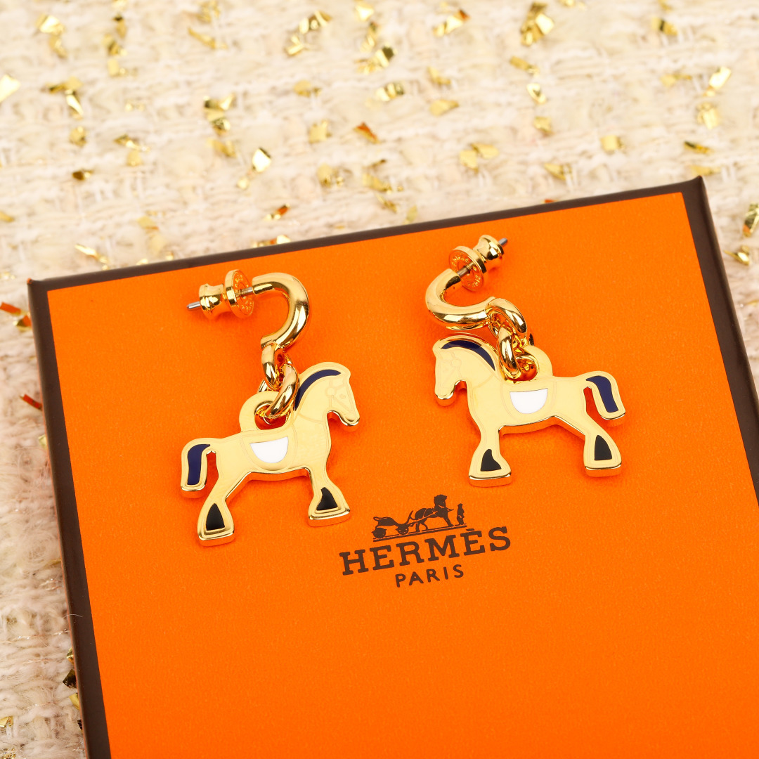 Boucles d'oreilles Hermes Cheval Horse Drop Boucles d'oreilles Métal doré avec accents d'émail crème bleu marine blanc rouge jaune Taille unique longueur de chute environ 2 à 5 cm