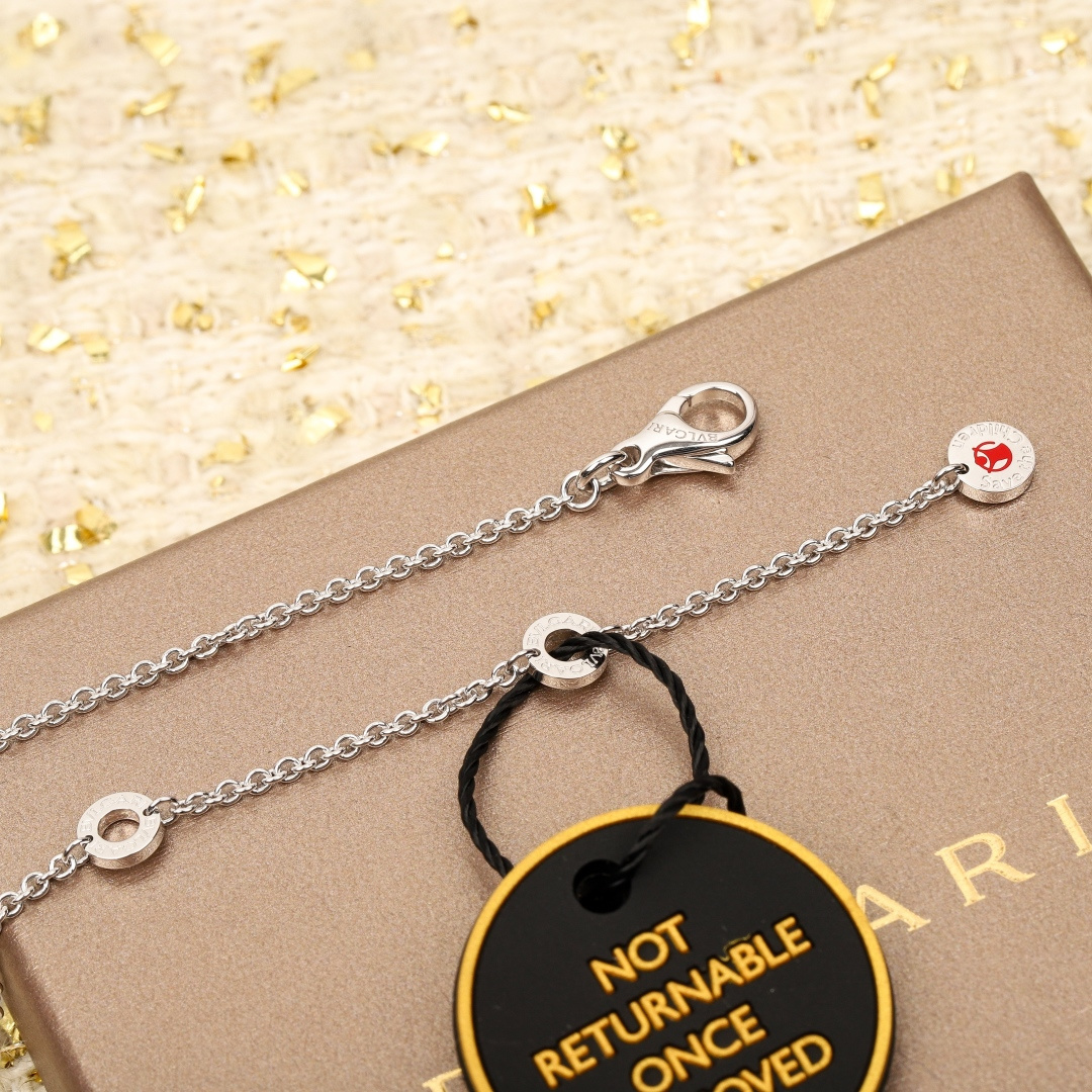 Bvlgari B zero1 necklace silver-toned white gold with studded metal pendant no colored gemstones 40-45cm adjustable