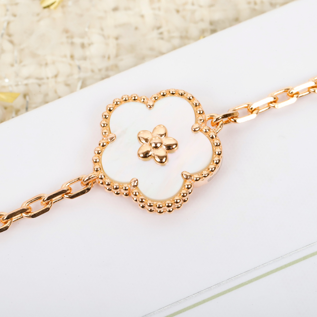 Bracciale Van Cleef Arpels Lucky Spring Oro rosa madreperla bianca corniola rossa onice nero 17 cm