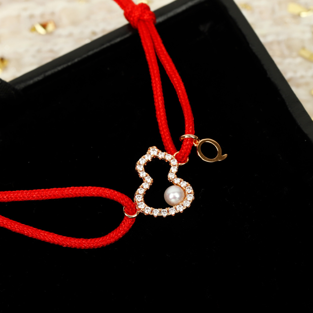 Qeelin Wulu bracelet 18K rose gold white freshwater pearl white diamonds red cord Adjustable sliding knot red cord fits 15-19cm wrist