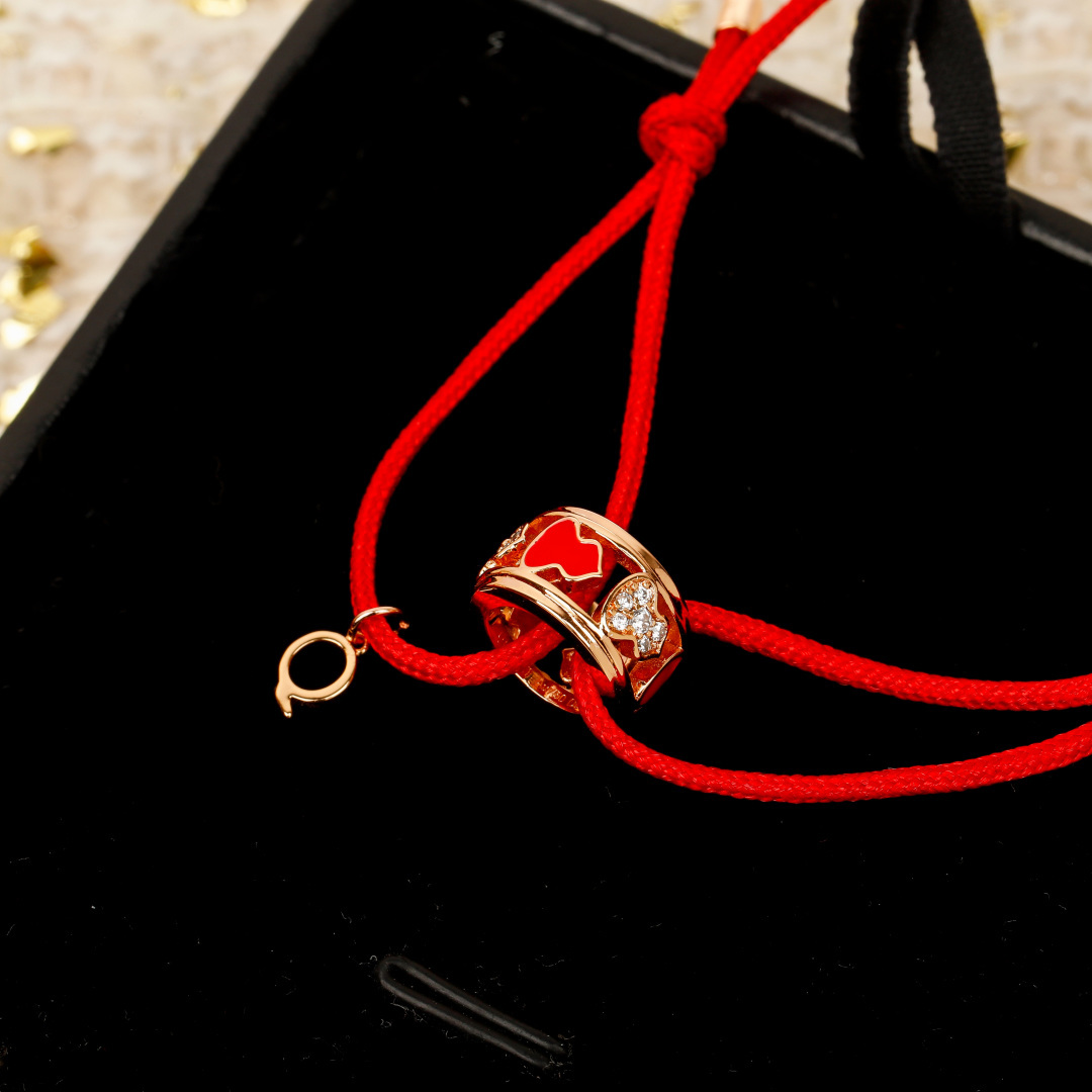 Qeelin Wulu bracelet 18K rose gold red enamel white diamond red cord Adjustable red cord fits 15-19cm wrist