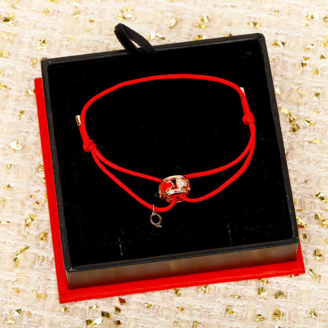 Qeelin Wulu bracelet 18K rose gold red enamel white diamond red cord Adjustable red cord fits 15-19cm wrist