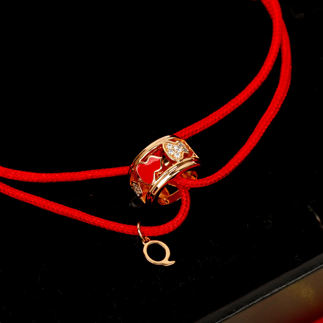 Qeelin Wulu bracelet 18K rose gold red enamel white diamond red cord Adjustable red cord fits 15-19cm wrist