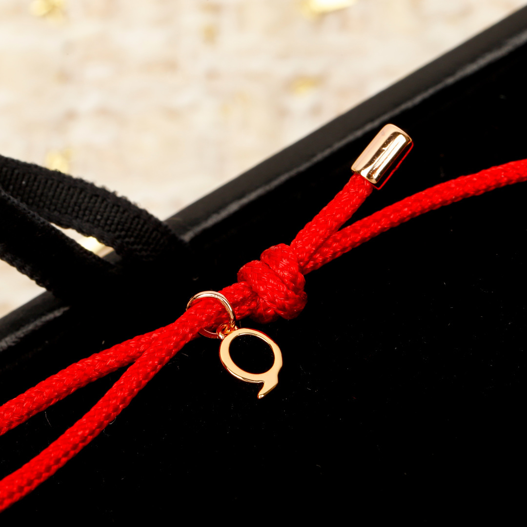 Qeelin Wulu bracelet 18K rose gold red enamel white diamond red cord Adjustable red cord fits 15-19cm wrist