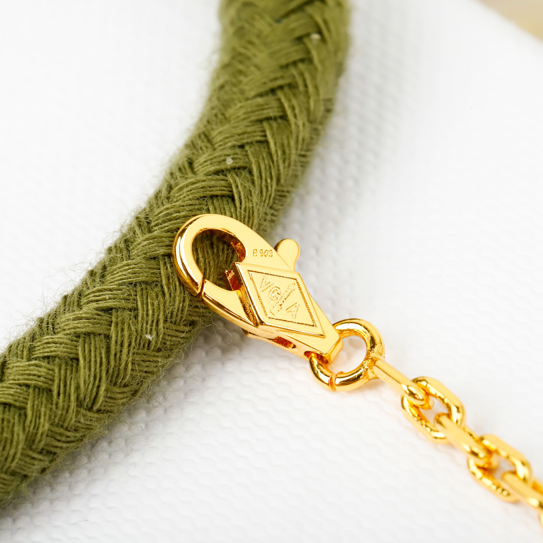 Van Cleef Arpels Lucky Alhambra bracelet 18k yellow gold white mother-of-pearl blue lapis lazuli green malachite 18cm