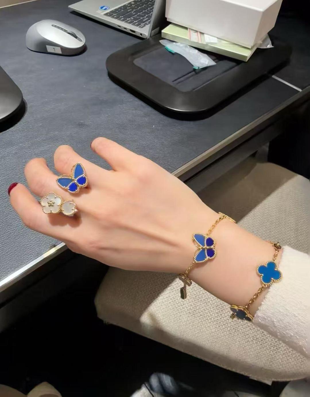 Bracciale Van Cleef Arpels Lucky Alhambra Butterfly Oro rosa agata blu madreperla 17 cm