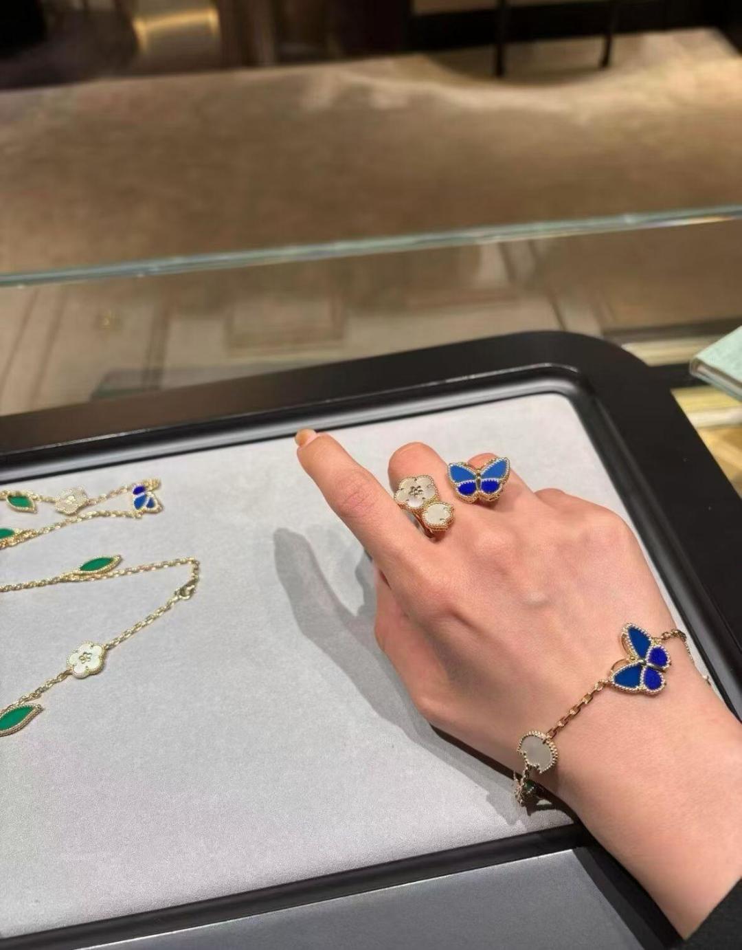 Bracciale Van Cleef Arpels Lucky Alhambra Butterfly Oro rosa agata blu madreperla 17 cm
