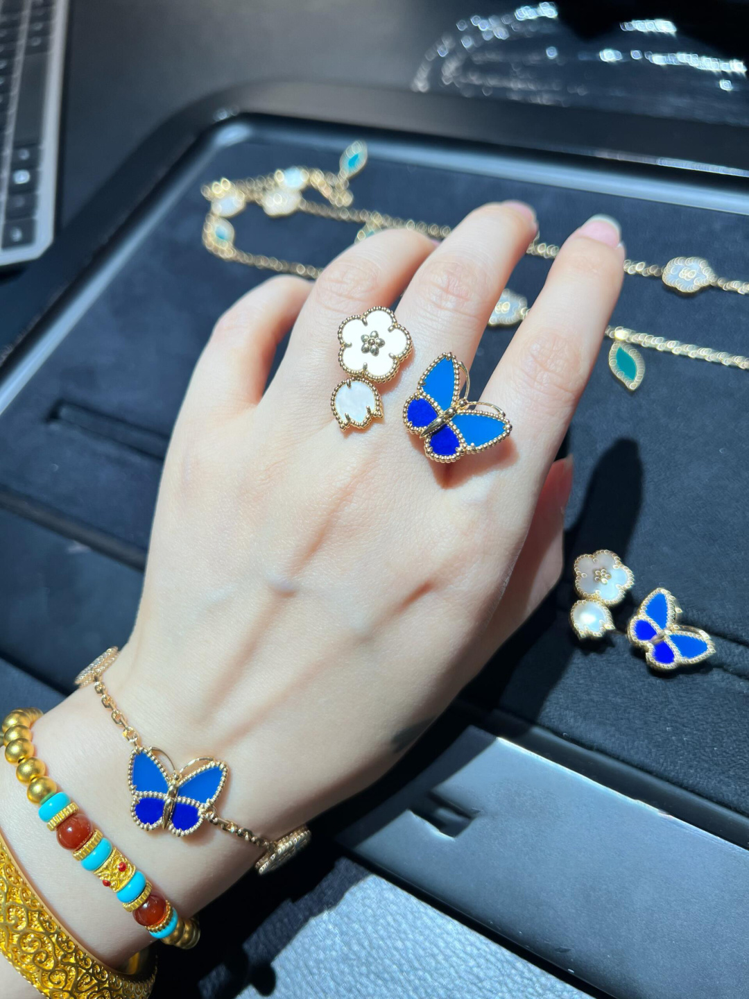Bracciale Van Cleef Arpels Lucky Alhambra Butterfly Oro rosa agata blu madreperla 17 cm