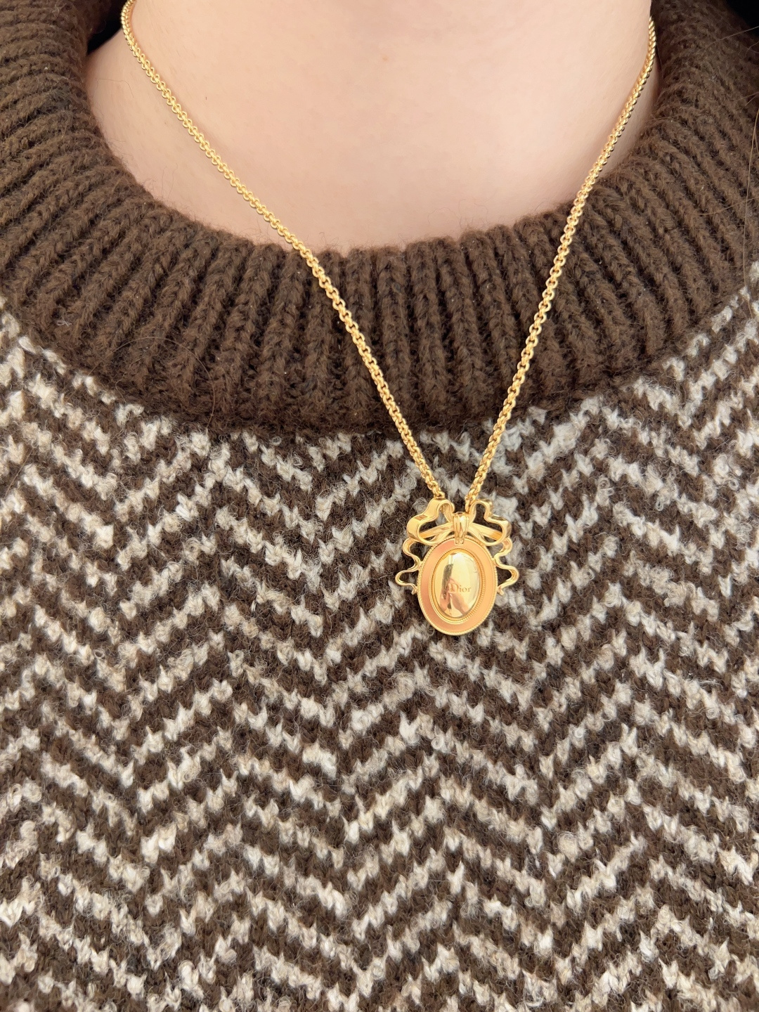 Dior Bow Oval Locket necklace gold-tone metal 18 inches