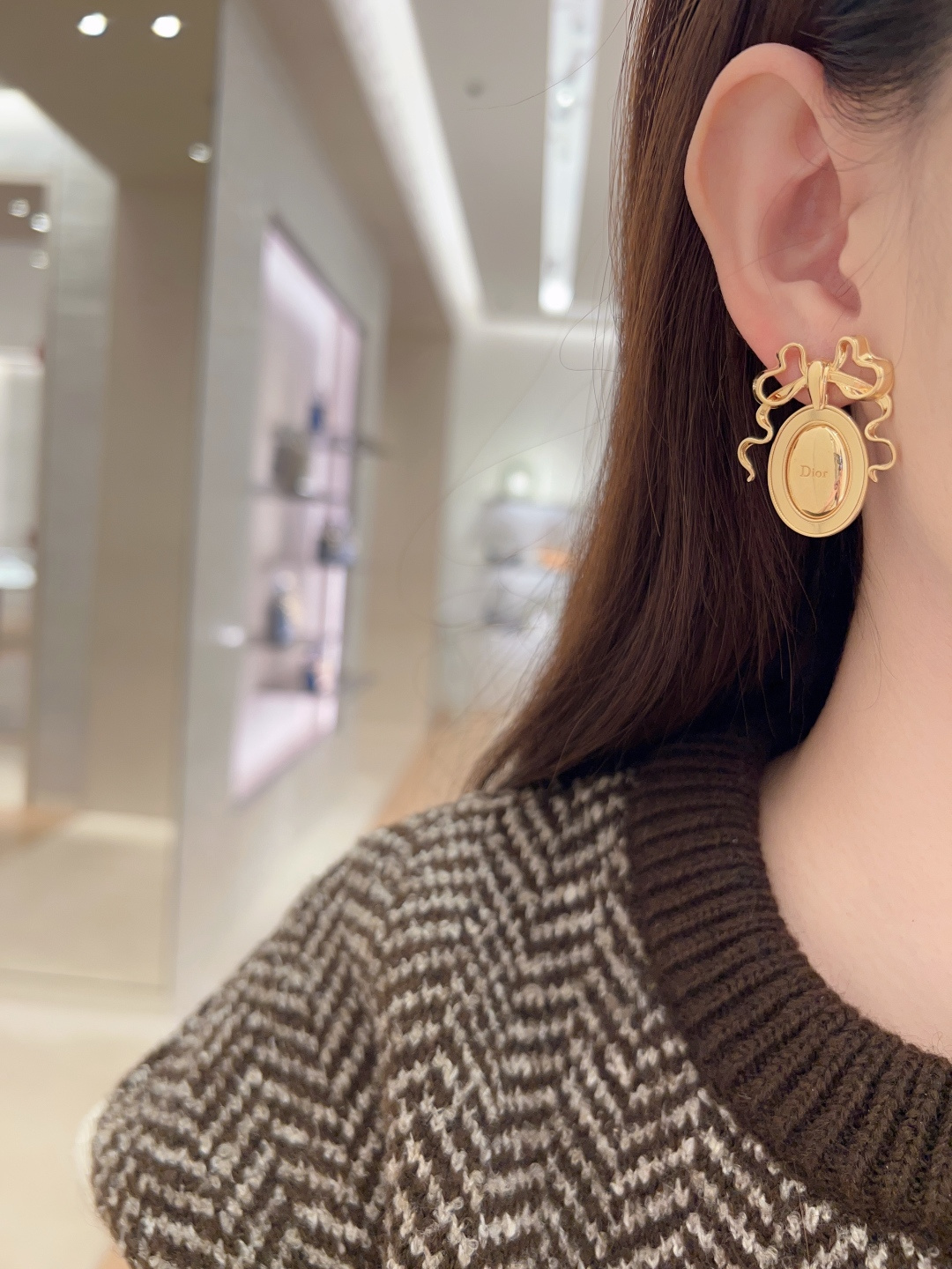 Dior Bow Oval Logo Stud Earrings earrings gold-tone metal 2cm length