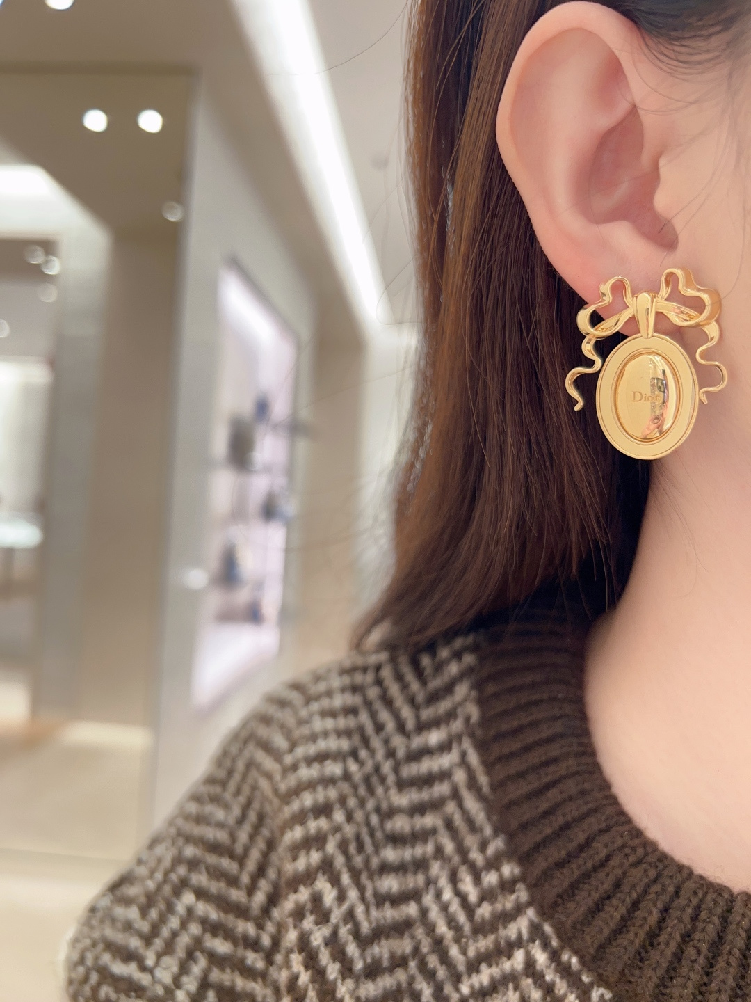 Dior Bow Oval Logo Stud Earrings earrings gold-tone metal 2cm length