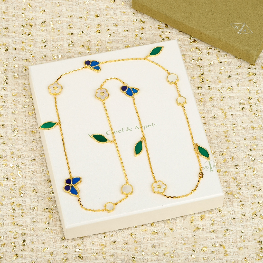 Collana Van Cleef Arpels Lucky Spring Oro giallo con malachite verde, madreperla bianca e accenti di lapislazzuli blu 80 cm