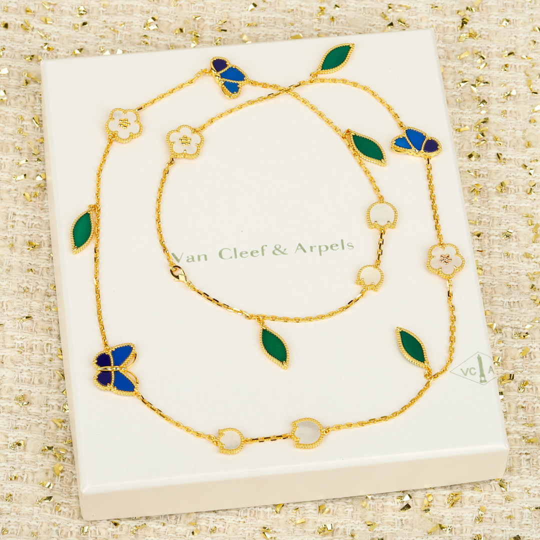 Collana Van Cleef Arpels Lucky Spring Oro giallo con malachite verde, madreperla bianca e accenti di lapislazzuli blu 80 cm