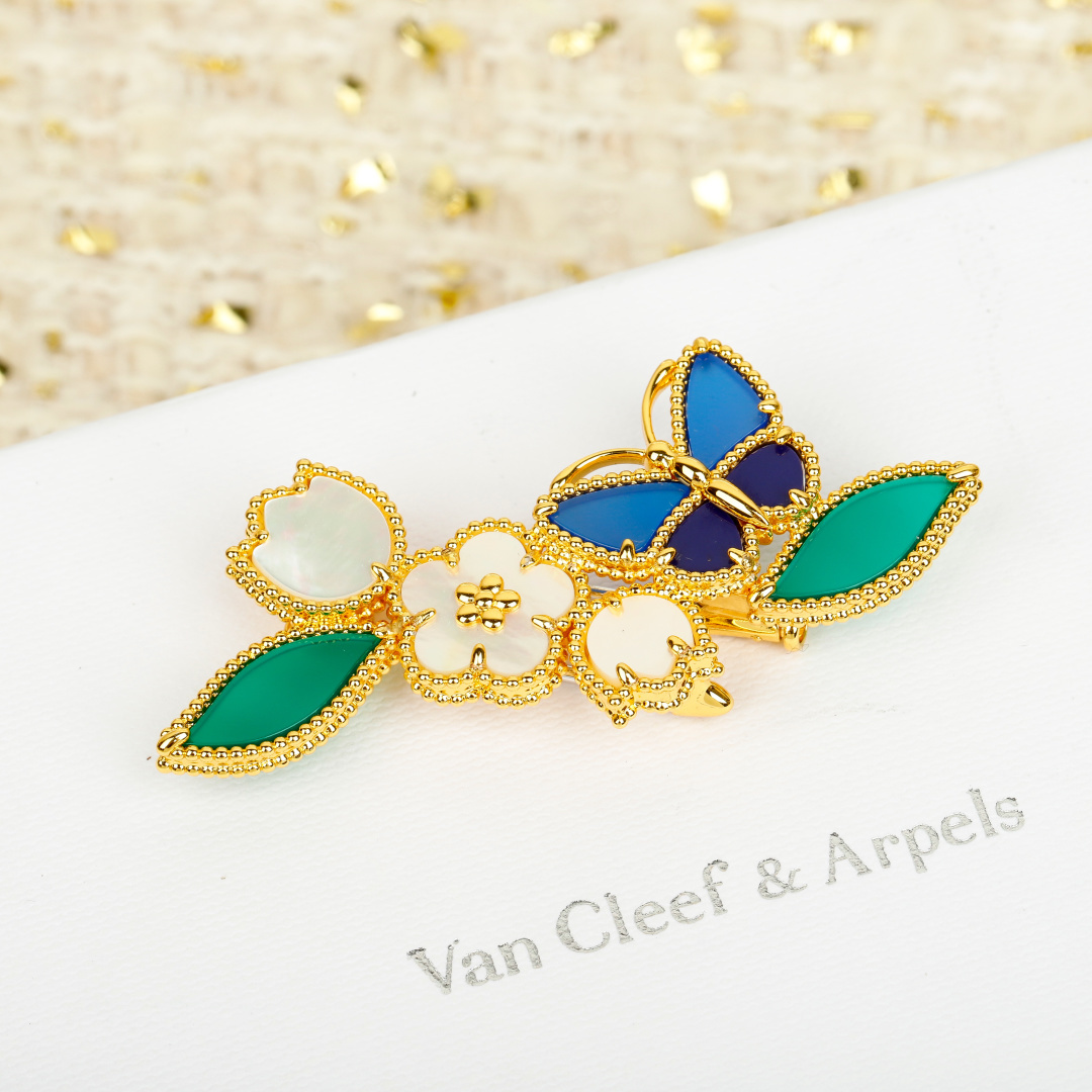 Spilla Van Cleef Arpels Four Seasons Flower Butterfly Spilla Metallo oro giallo madreperla bianca malachite verde lapislazzuli blu e pietre di agata blu larghezza 3,5 cm