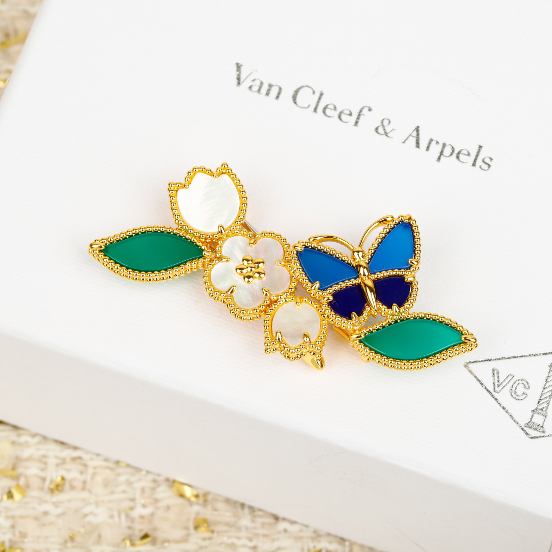 Spilla Van Cleef Arpels Four Seasons Flower Butterfly Spilla Metallo oro giallo madreperla bianca malachite verde lapislazzuli blu e pietre di agata blu larghezza 3,5 cm