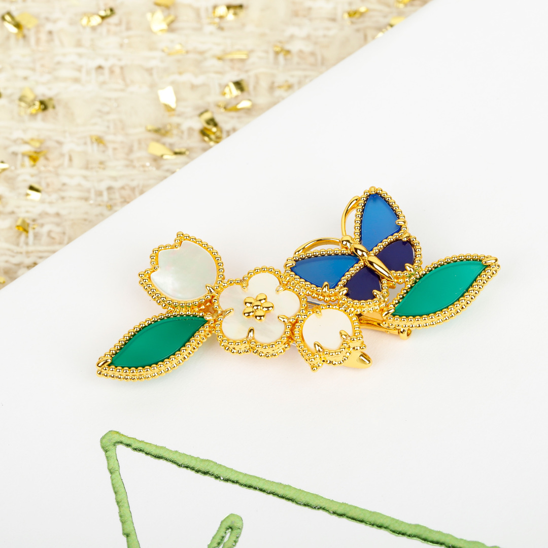 Spilla Van Cleef Arpels Four Seasons Flower Butterfly Spilla Metallo oro giallo madreperla bianca malachite verde lapislazzuli blu e pietre di agata blu larghezza 3,5 cm