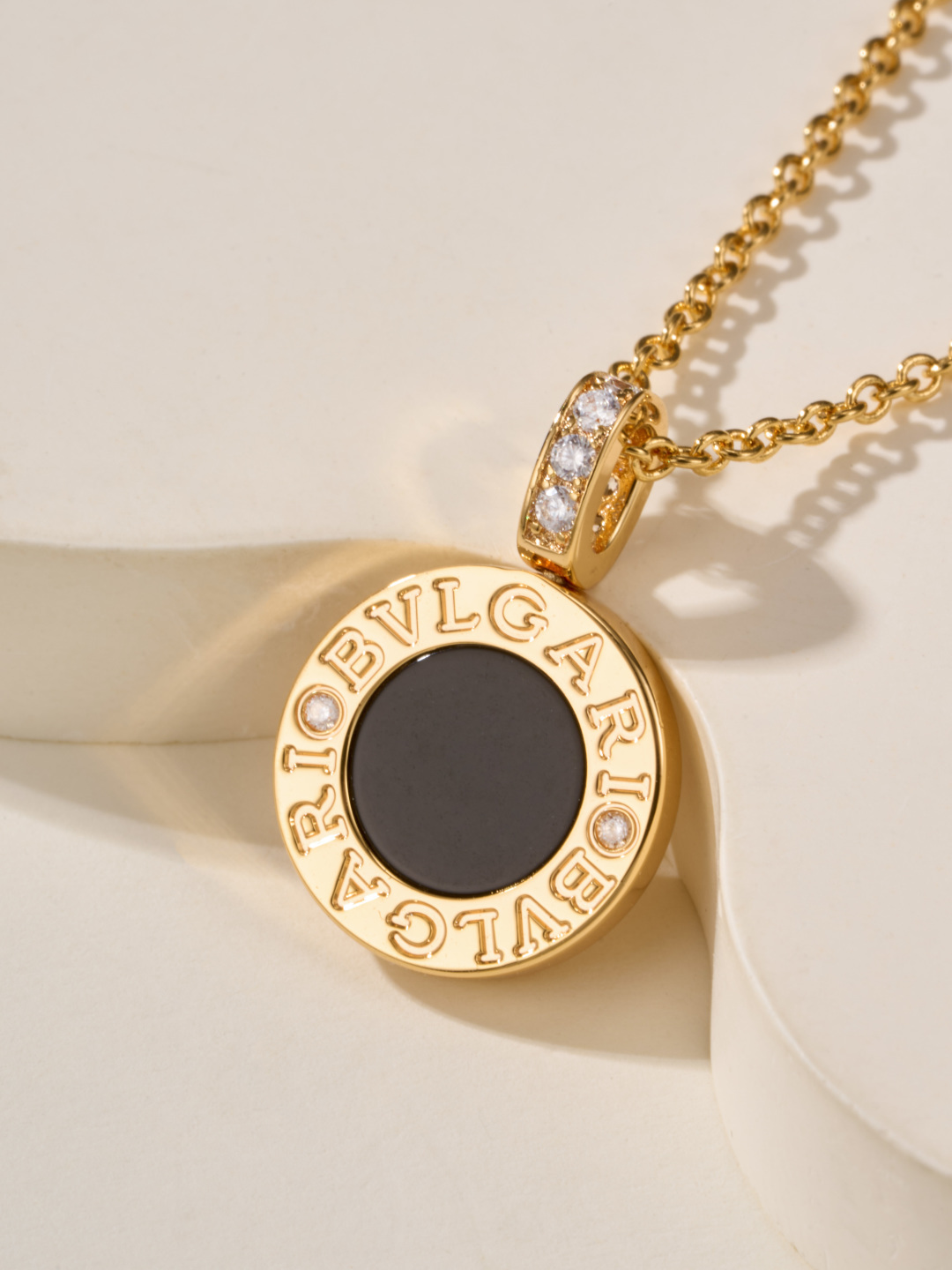 Bvlgari BV double-sided coin necklace 18k yellow gold black onyx white mother-of-pearl diamond 42cm
