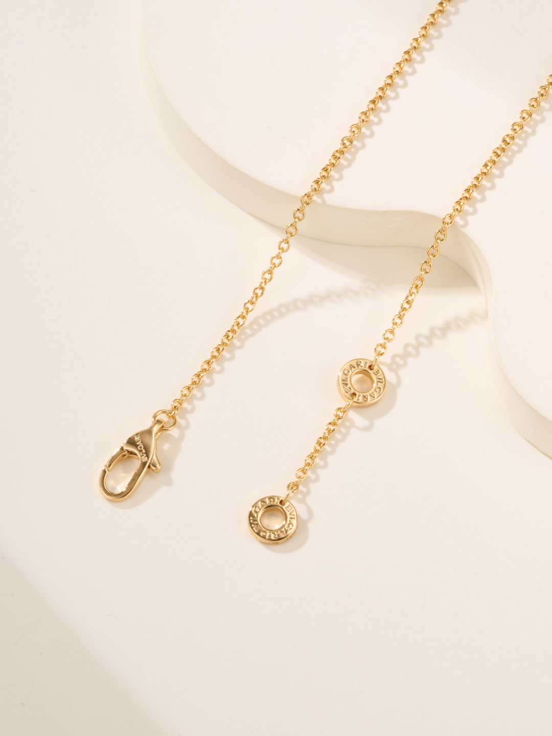 Bvlgari BV double-sided coin necklace 18k yellow gold black onyx white mother-of-pearl diamond 42cm