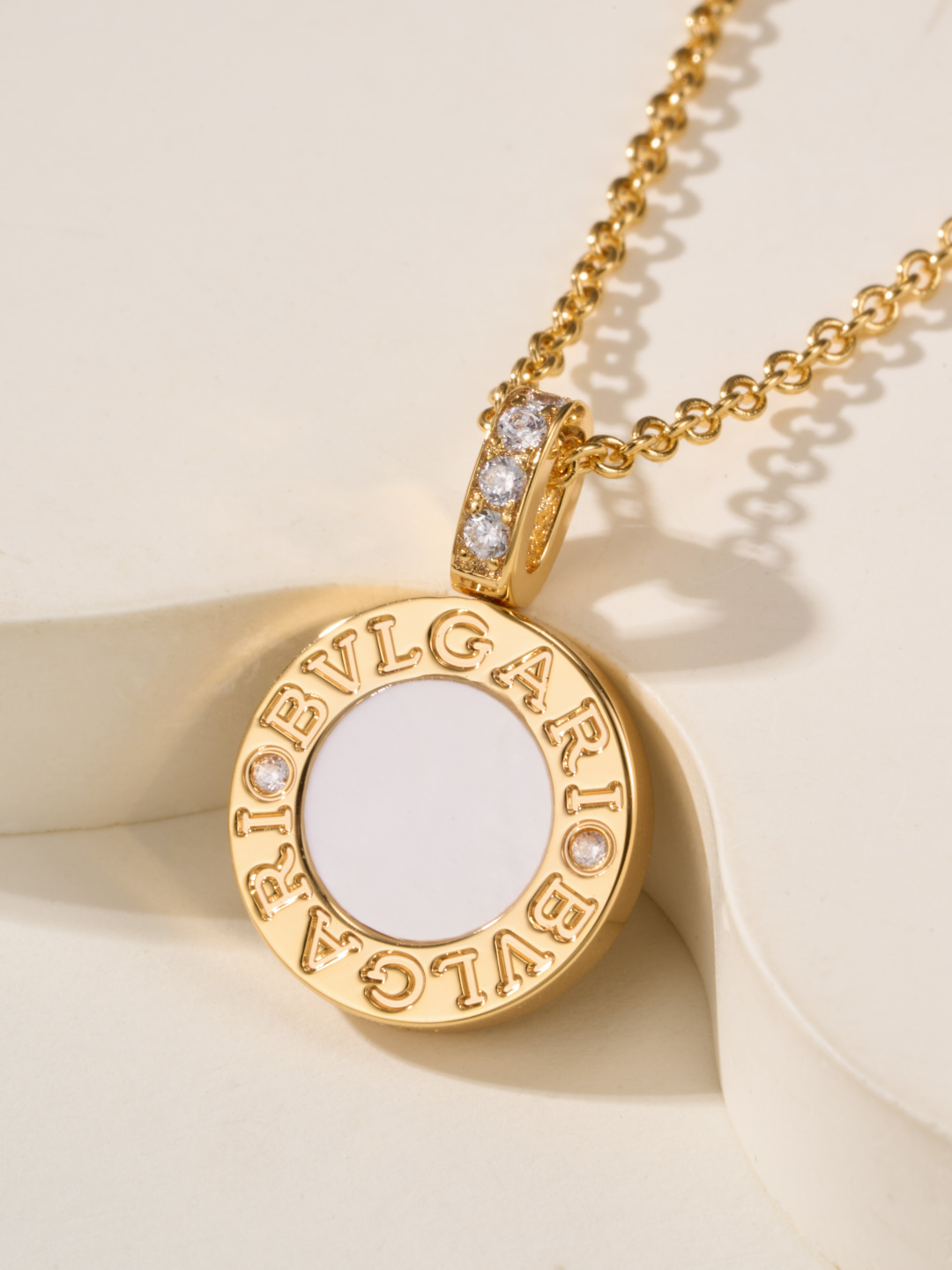 Bvlgari BV double-sided coin necklace 18k yellow gold black onyx white mother-of-pearl diamond 42cm