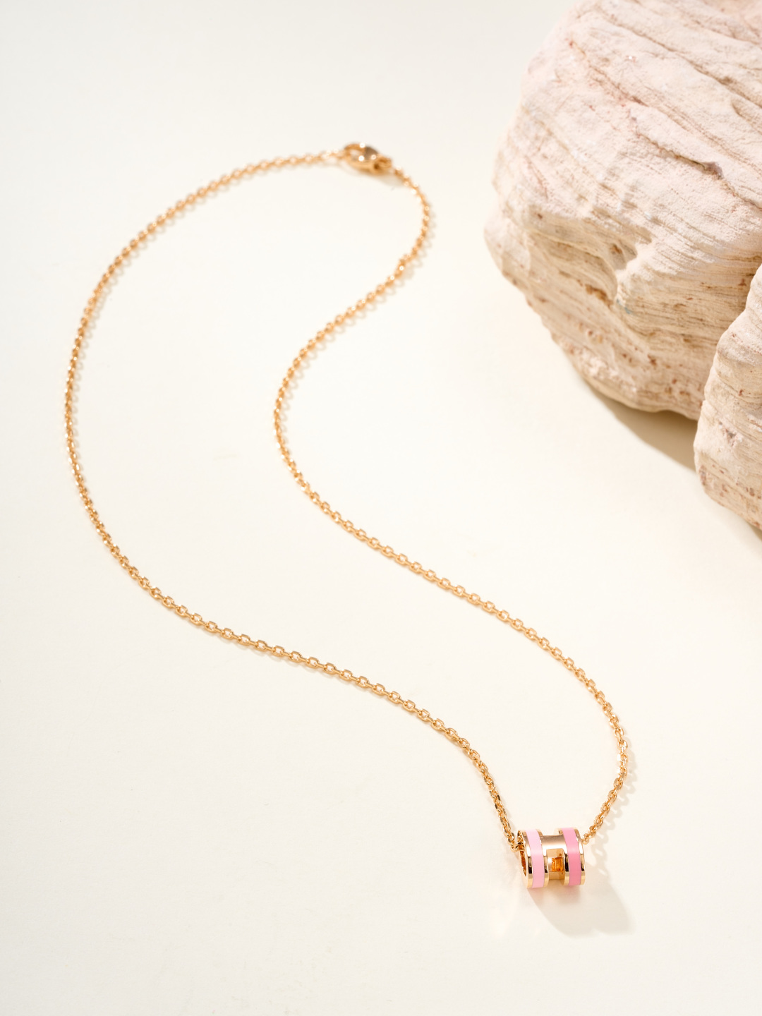 Collana Hermes Mini Pop H Rocabar metallo oro rosa con smalto bianco e marrone 40 cm