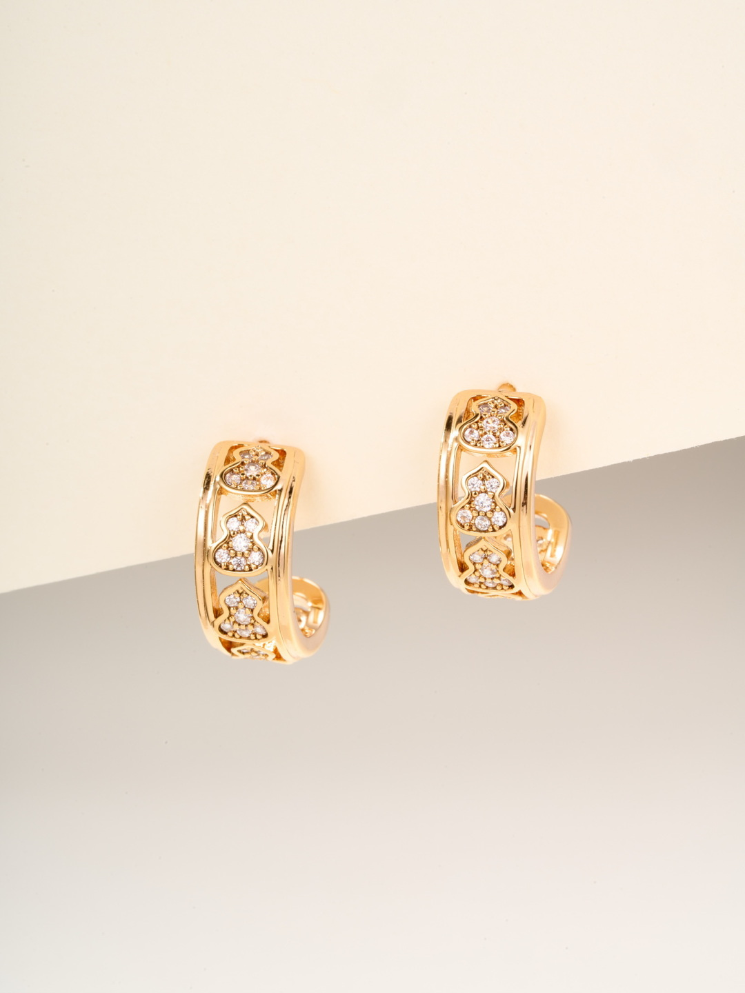 Qeelin Wulu earrings 18K yellow gold with clear diamond pave 1 2cm hoop diameter