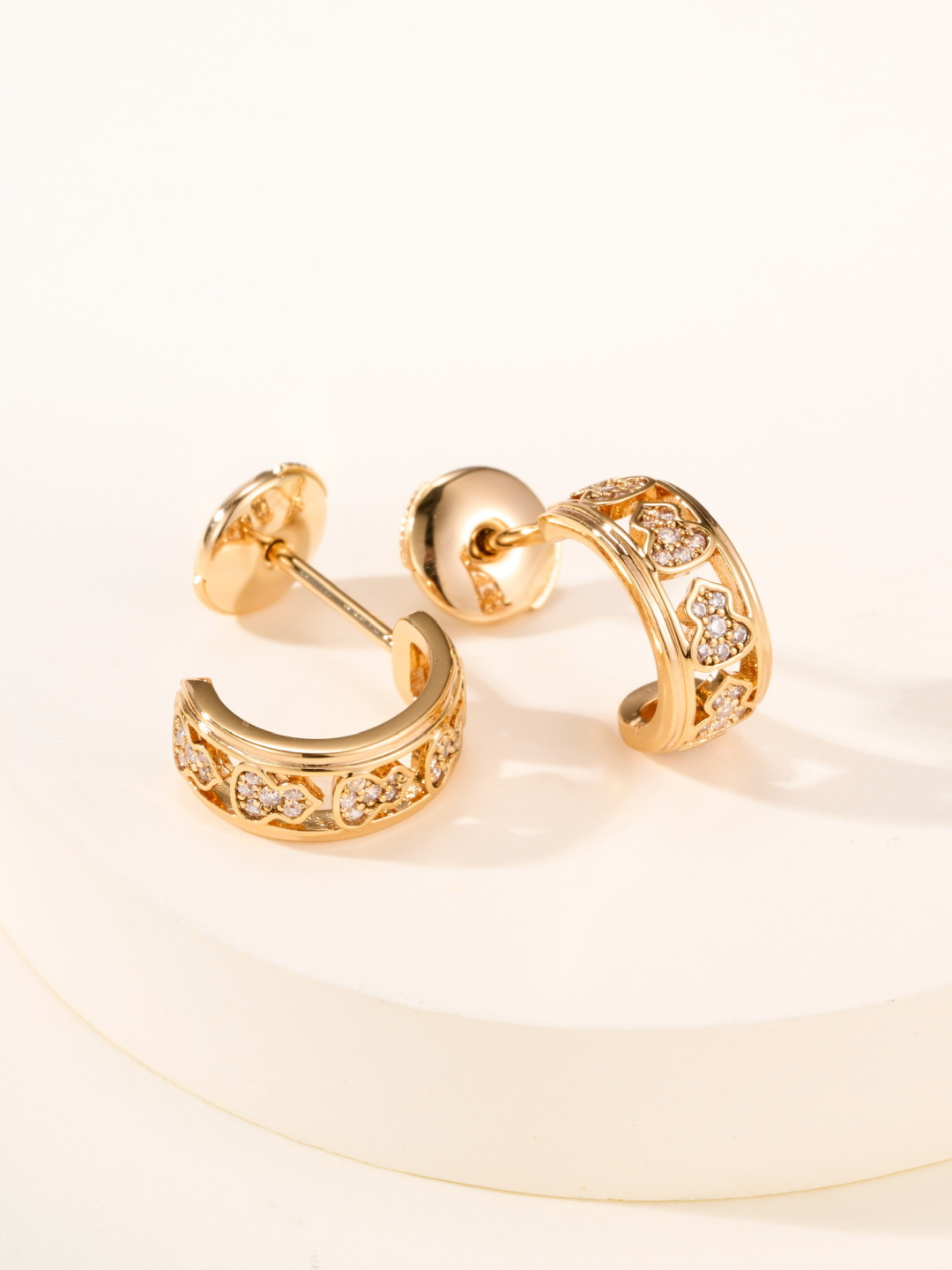 Qeelin Wulu earrings 18K yellow gold with clear diamond pave 1 2cm hoop diameter