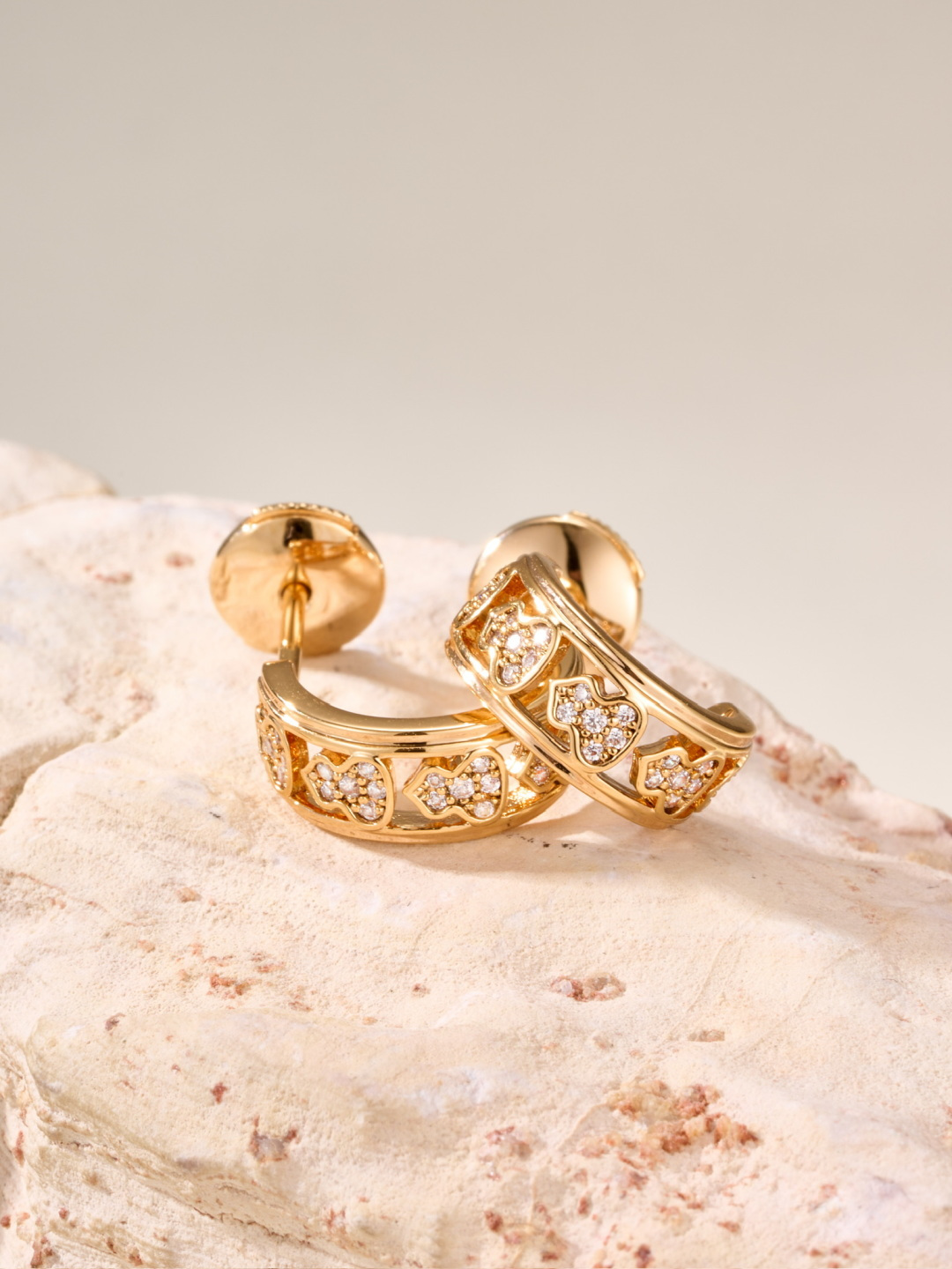 Qeelin Wulu earrings 18K yellow gold with clear diamond pave 1 2cm hoop diameter